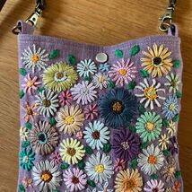 ポシェットバッグ　スマホケース　メガネケース☆リネン（麻）パープル　たくさんの花の手刺繍☆ハンドメイド_画像3