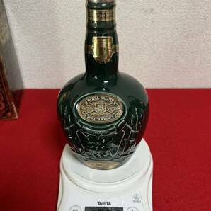 JP1194＊古酒 未開栓品 陶器ボトル ROYAL SALUTE ロイヤルサルート 重さ1002グラム 箱 布袋付＊の画像7