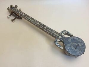 カシュガルラワープ ウィグル伝統楽器 弦楽器 蛇皮製 美品 ８０サイズ発送