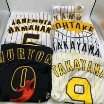 6-4-49■阪神タイガース ユニフォーム Tシャツ タオル 帽子 まとめて プロ野球 長期保管品 未使用有 マートン 高山 大竹 矢野 金本 他　_画像4