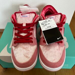 NIKE DUNK LOW SB strange loveの画像1