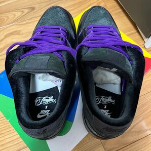 Familia Nike SB Dunk Low First Avenue Black/Voltage Purple-Whiteの画像3