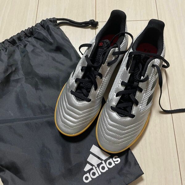 アディダス プレデター フットサル 室内用 超美品 シルバー 23.5㎝ adidas シューズ袋付き