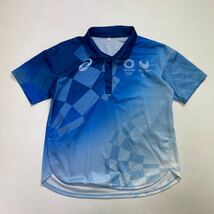 56 美品 TOKYO 2020 東京オリンピック 半袖 ポロシャツ asics アシックス ボランティア ユニフォーム 青 ブルー 40416Q_画像1