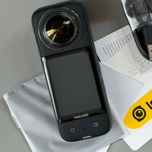 ◎新同 Insta360 X3 （Insta360 X3 ＋ レンズキャップ ＋ 粘着式レンズガード ＋ 液晶保護スクリーンプロテクター ＋ X3専用ケース）の画像2