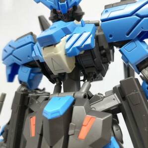 ガンダム鉄血のオルフェンズ 1/100フルメカニクス ガンダムヴィダール 組立済 の画像3