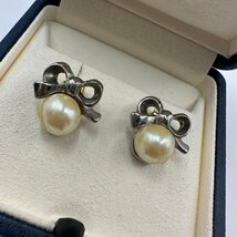 q569　MIKIMOTO　ミキモト真珠島　真珠ピアス　ポストK10? K18? 刻印あり　リボンモチーフ　アクセサリー_画像3