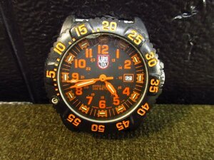 y5127 稼動品 LUMINOX 腕時計 QZ シリーズ　3050/3950 ネイビーシールズ 200M 黒文字盤 オレンジ メンズ腕時計　ルミノックス　現状品