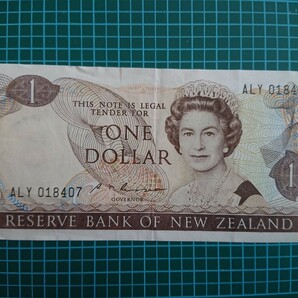 ニュージーランド エリザベス2世 １ドル紙幣 1985〜1989年の画像1