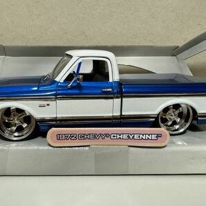  Jada TOYS DUB CITY 1972年 CHEVY CHEYENNEブルーメタリック×ホワイト 1/24スケールの画像3