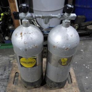 f1566▼ SCUBA APOLLLO スキューバ ダイビング 10L V10.4 酸素 ボンベ ビン エアタンク 空気 タンク 空タンク 現状品の画像1