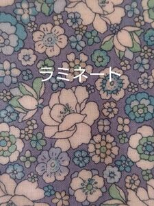 爽やかな色使い♪　小花柄シーチングつや消しラミネート(ブルー系)　長さ約32センチ 巾約108センチ