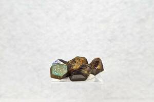 奈良県産　レインボーガーネット⑫　結晶　原石　標本　鉱石　鉱物　パワーストーン