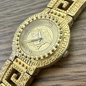 【1円〜】Gianni Versace ジャンニ ヴェルサーチ 腕時計 メデューサ ゴールド レディース クオーツ キャラクターの画像2