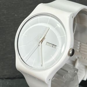 SWATCH スウォッチ ORIGINALS オリジナルズ WHITE REBEL ホワイトレーベル AG2010 SUOW701 腕時計 アナログ クオーツ デイデイト ホワイトの画像2