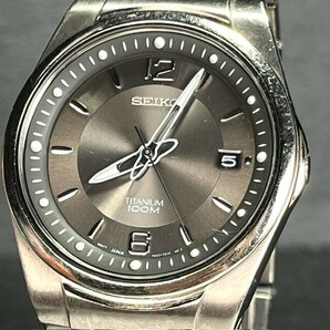 希少 SEIKO セイコー 7N42-7C2 クォーツ 腕時計 グレー アナログ メンズ ヴィンテージ チタン 新品電池交換済み ラウンド 100M防水の画像3