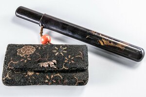 [.. thing ] lacqering kiseru go in . good embroidery . portion metal fittings smoke . go in original silver ki with a self-starter E351E old fine art antique old . Tang thing netsuke era thing paper tool green tea ornament 