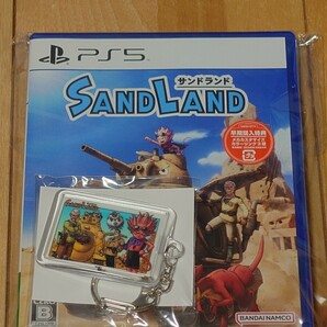 【PS5】SAND LAND サンドランド 早期購入特典 メカカスタマイズ カラーリング3種、アソビストア キーホルダー付（未開封品）の画像1