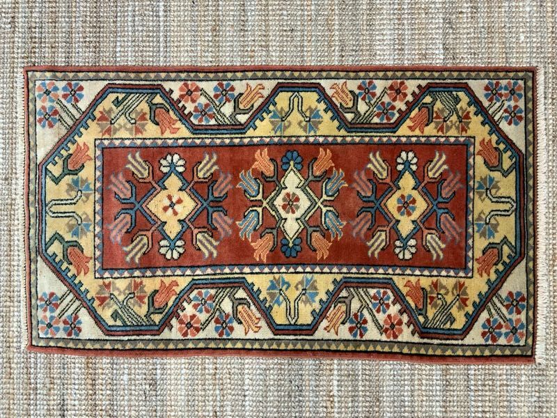 Stammes-Teppich, hochwertiger Vintage-Teppich, 135 x 77 cm, türkischer Teppich, antike Möbel, handgefertigter Eingangsteppich, 02ADTRM240408006D, Teppich, Teppich, Matte, Teppich, Teppiche im Allgemeinen