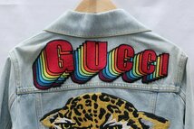 【中古美品】GUCCI グッチ 17AW ライトブルー デニム ジャケット バック刺繍 イチゴ パンサー 豹 サイズ40 M相当 558038【漂亮】_画像3