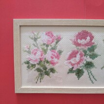 クロスステッチ刺繍完成品・バラの額絵_画像2