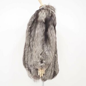 美品【 Nakamura fur / 金 SAGA FOX ROYAL / 美色★ボリューミー 】高級毛皮 シルバーFOX ◆セミロングコート 87cm丈/シルバー/11号◆U029Yの画像4