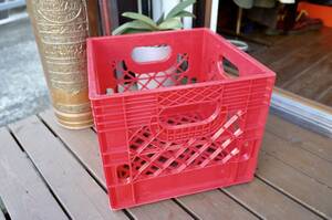新品 MILK CRATE ミルククレート　RED 赤　ボックス 箱 棚 アメリカ製 自転車 カゴ E.T. 映画 ガーデニング　インテリア