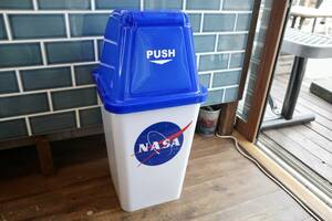 新品　NASA 　２０L ゴミ箱　蓋付き　アメリカ　USA 宇宙飛行士　インテリア　ダストボックス