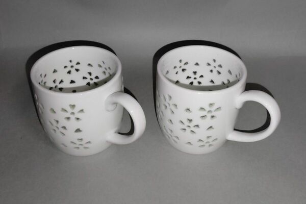 波佐見焼・ホタル彫コーヒー碗２個セット・アウトレット・新品未使用