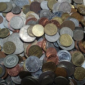 外国 コイン 約8.0kg 紙幣 おまとめ 古銭 通貨 硬貨 アンティーク 大量 ドル ユーロ ウォン ほか 送料無料の画像2