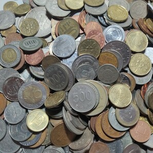 外国 コイン 約8.0kg 紙幣 おまとめ 古銭 通貨 硬貨 アンティーク 大量 ドル ユーロ ウォン ほか 送料無料の画像3