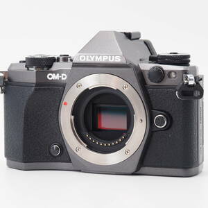 102002☆ほぼ新☆OLYMPUS ミラーレス一眼 OM-D E-M5 MarkIILimited Edition Kit チタニウムカラー E-M5MarkIILimited