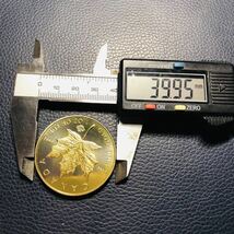 外国古銭　カナダ　エリザベス2世記念　2021年 大型金貨　メイプルリーフ金貨 カプセル付き_画像3