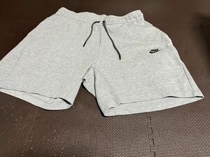 超美品NIKEスウェットグレー、ロゴ黒ストレッチハーフパンツ　サイズL