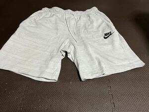 超美品NIKEグレー柄入り、ロゴ黒ストレッチハーフパンツ　サイズL