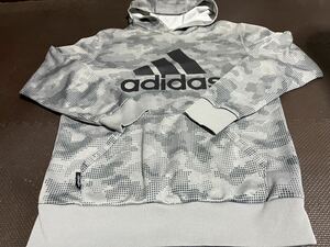 美品adidasグレー、黒柄入り、ロゴ黒ストレッチパーカー　サイズＭ