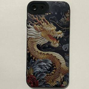 新品送料無料 iphoneケース 7/8/SE2.3用かっこいいドラゴン柄 金竜 金龍 ドラゴンボールや麻雀好きにも ブラック ソフトケースの画像1