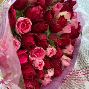 ＊赤とピンクの花束＊　30㎝ 60本　ラッピング込　還暦・プロポーズ・誕生日等　産地直送！鮮度抜群！　薔薇　花束