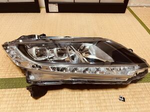 6JJ17 オデッセイ アブソルート RC1 RC4 KOITO 100-18076前期 純正 LED ヘッドライト 左 KOITO 100-18076 左ヘッドライト