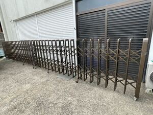  aluminium gate aluminium caster gate accordion flexible gate ( maximum 7m)(3222)