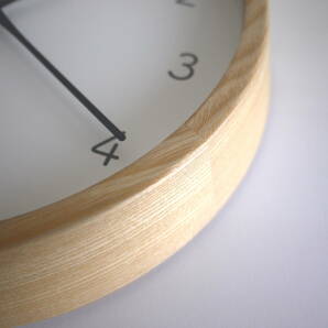 KATOMOKU 加藤木工 カトモク「Muku Clock 13」壁掛け時計 電波時計 スイーブ 木製 ヒノキ〈 直径30cm 〉ナチュラル 日本製 美品の画像3