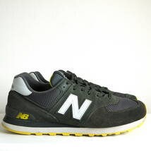 new balance ニューバランス 574　人気の定番モデル〈 9インチ　27cm 〉限定イエローソール　替えヒモ付き　美品_画像4