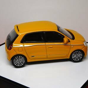 1/43 NOREV ディーラー特注 RENAULT TWINGO III Jaune Mangue 2014 ルノー トゥインゴ マンゴーイエローの画像4