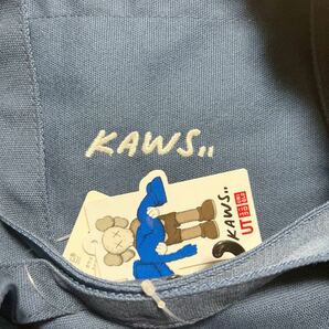 新品 未使用品 タグ付き ユニクロUNIQLO カウズ KAWS トートバッグ Blueの画像2