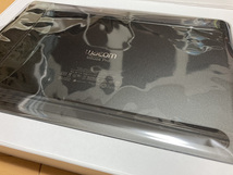 ■未使用 WACOM Intuos Pro PTH-660/K0 ワコム ペンタブレット (箱ケースに汚れあり)_画像7