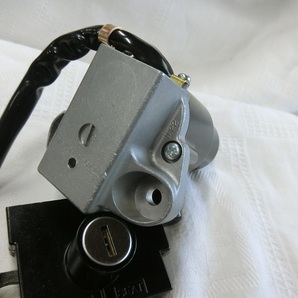 YAMAHA RZ250/350 貴重な未使用 純正イグニッションスイッチ メインキー2本 タンクキャップ シート・ヘルメットロック SETで！の画像8