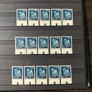 【126】カラーマーク付き切手 秋田犬 2円 未使用 15枚 下段 糊有 NH 新動植物国宝図案切手の画像1