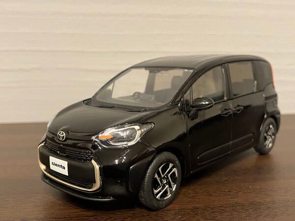トヨタ カラーサンプル シエンタ ブラック ハイブリッド ミニカー