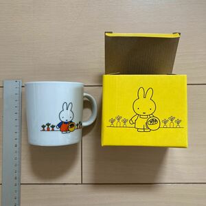 キャラクターグッズ　☆　食器用品　廃番貴重　非売品　懐かしい　マグカップ・コップ　miffy　ミッフィー×ローソン　コラボ　未使用