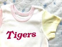 【阪神タイガース】《Ｔシャツとタンクトップ》【２着セット】(ピンク８０サイズ) キッズ 子供服 ベビー 肌着《新品・即決》おまけ付き_画像3